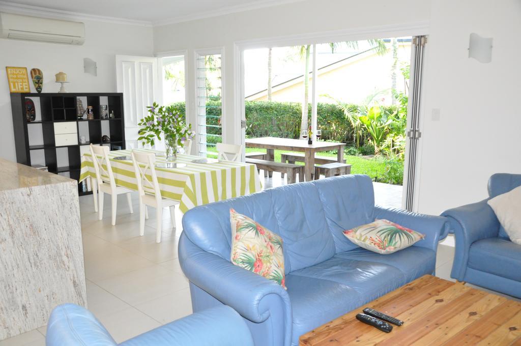Modern 3 Bedroom Apartment In Traditional Queenslander , Patio, Leafy Yard, Pool Брисбен Экстерьер фото